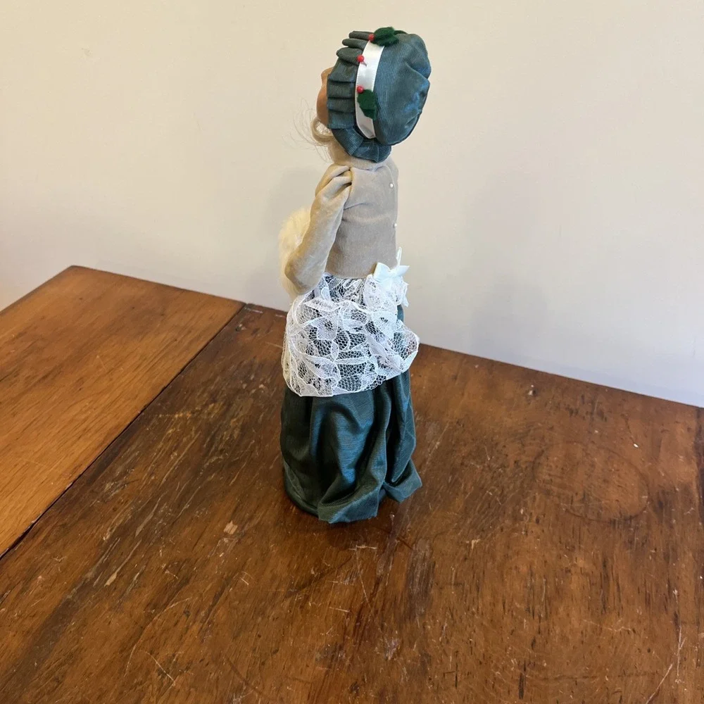 1993 BYERS CHOICE CHRISTMAS CAROLER Long Blond Hair White Muff Green Lace Outfit